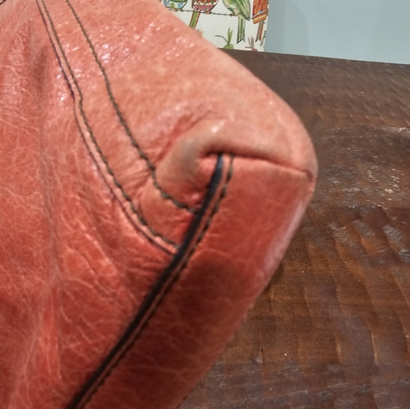 Coral Colored Soft Leather Fossil Bag With Key - Picture 3 of 16